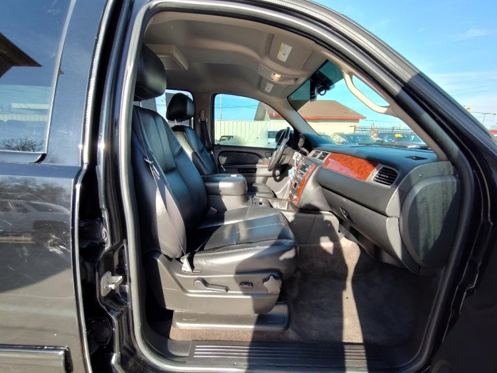 2011 Chevrolet Suburban Image 36