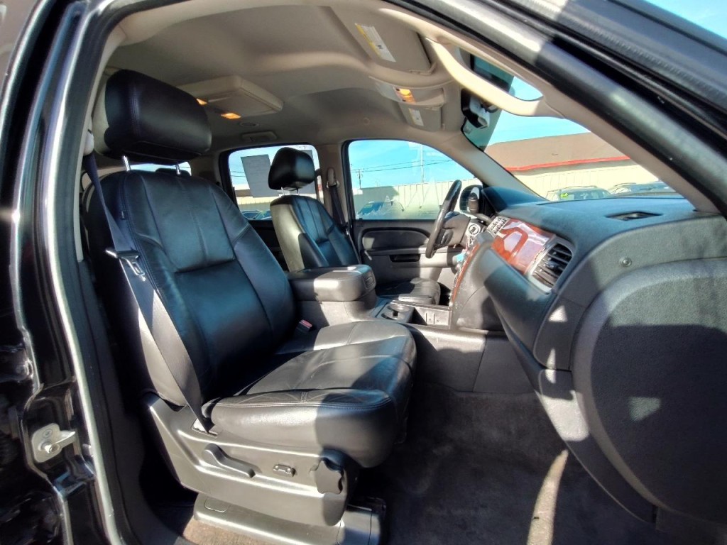 2011 Chevrolet Suburban Image 37