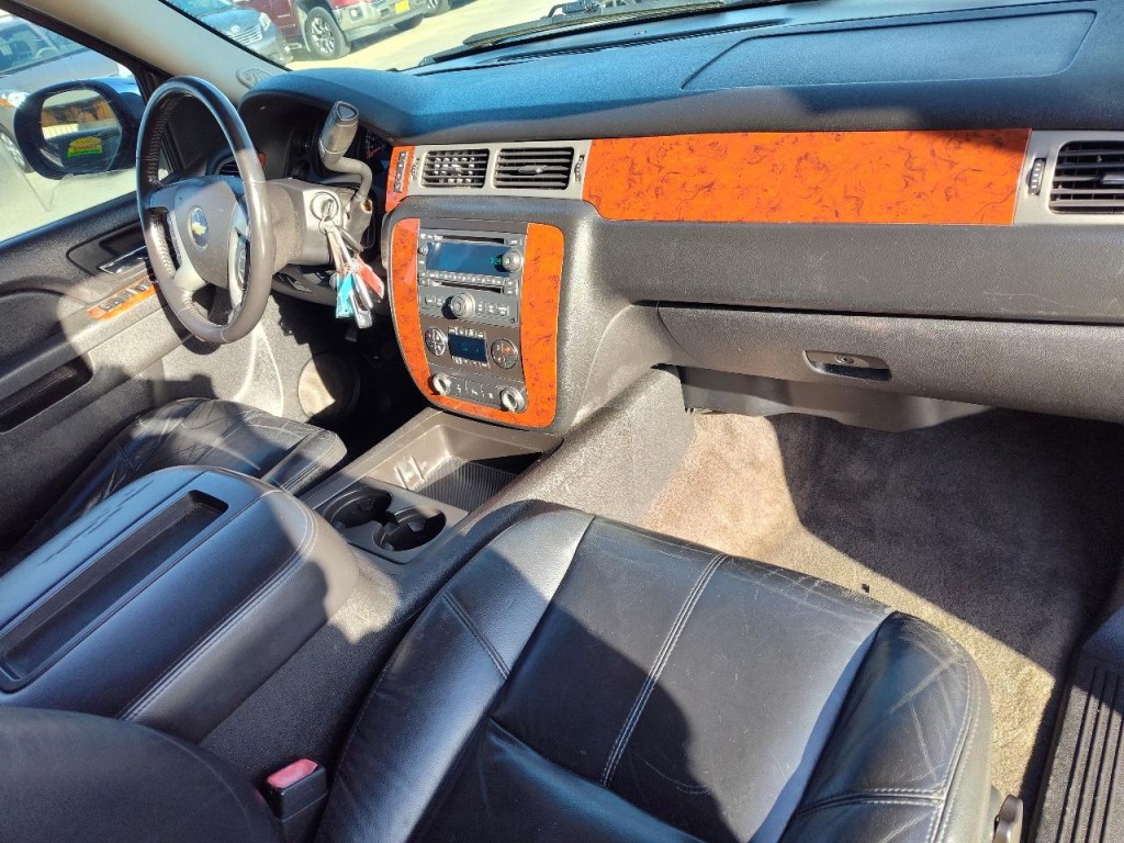 2011 Chevrolet Suburban Image 38