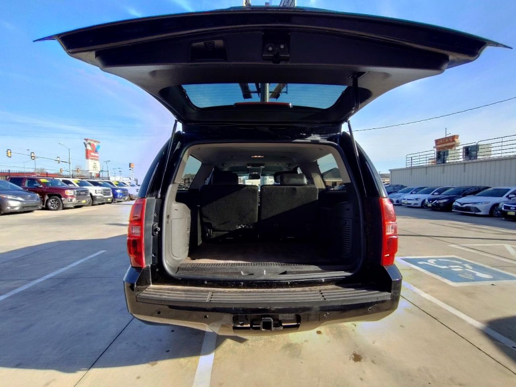 2011 Chevrolet Suburban Image 39