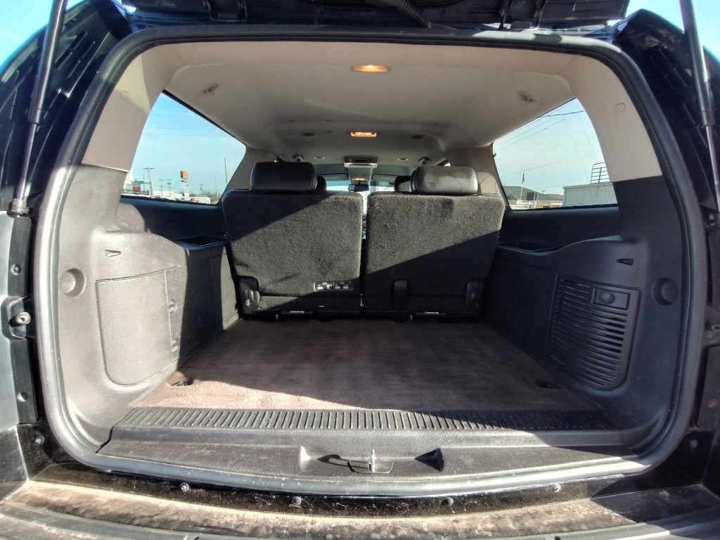 2011 Chevrolet Suburban Image 40