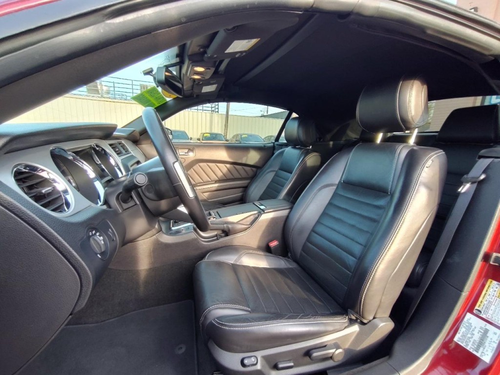 2014 Ford Mustang Image 24