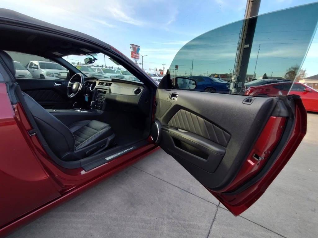 2014 Ford Mustang Image 35