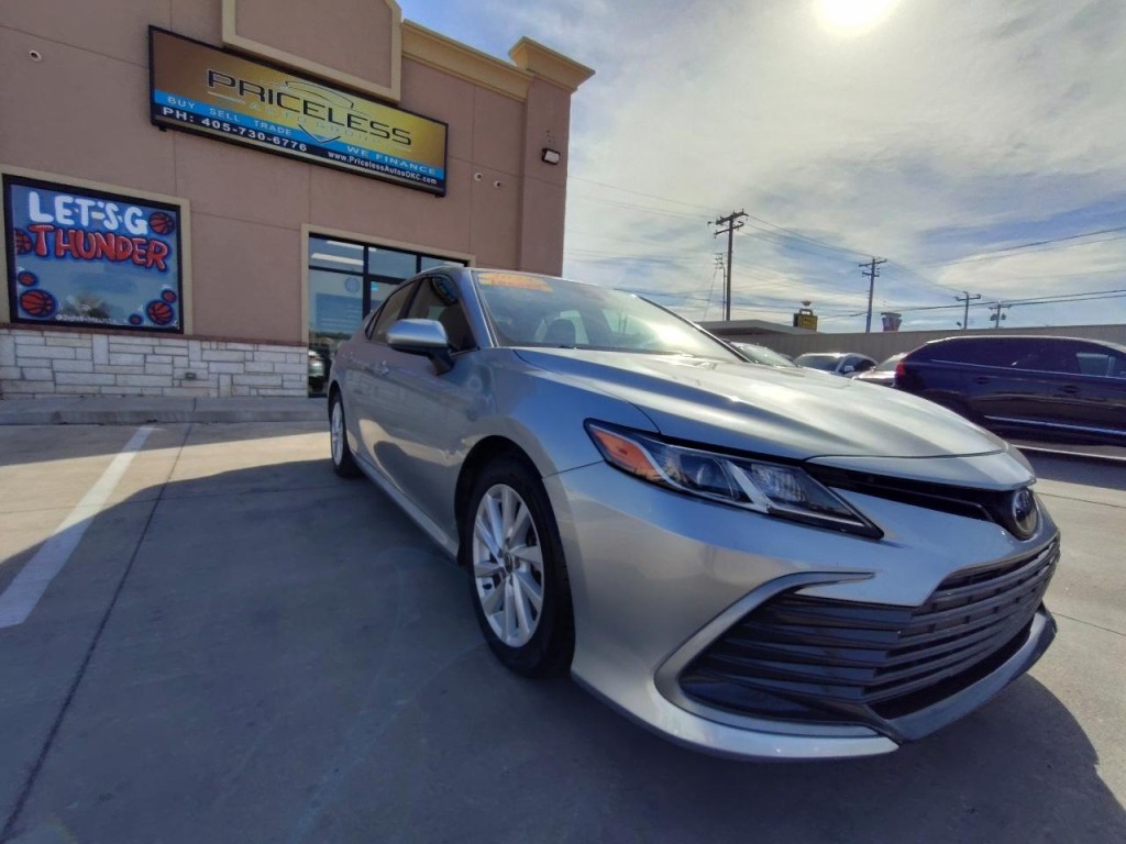 2023 Toyota Camry Image 2