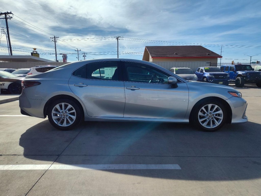 2023 Toyota Camry Image 3