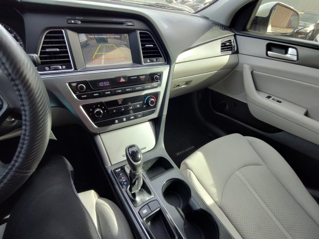 2017 Hyundai Sonata Image 21