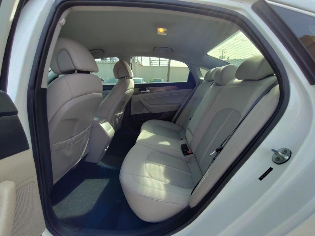 2017 Hyundai Sonata Image 30