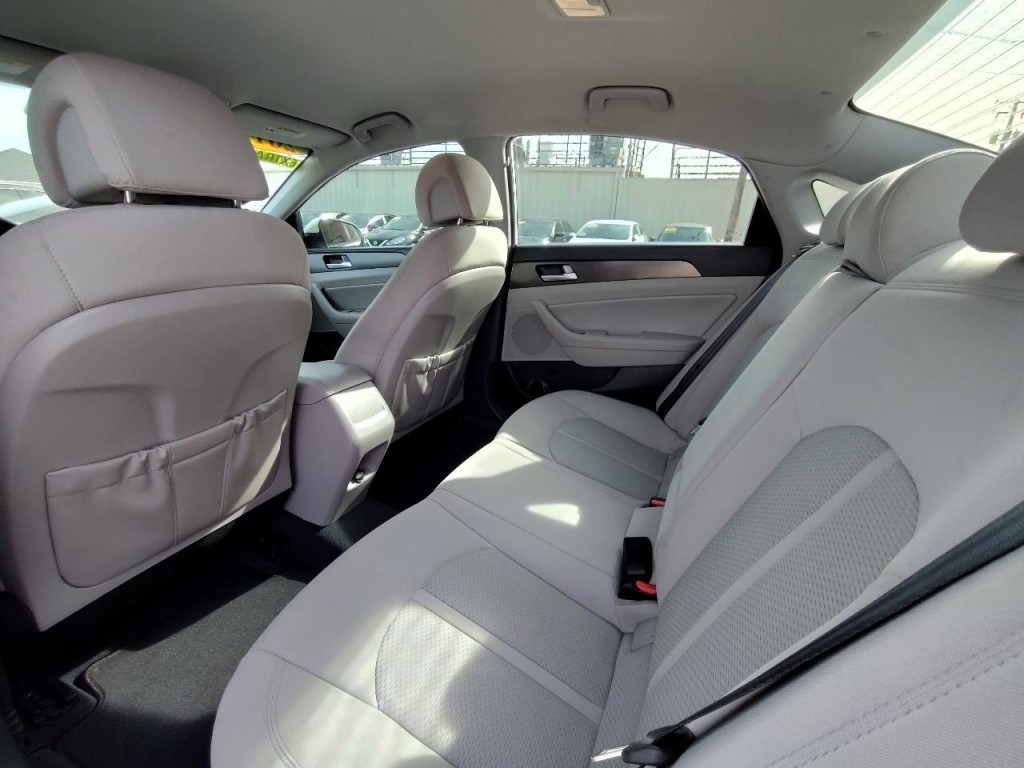 2017 Hyundai Sonata Image 32