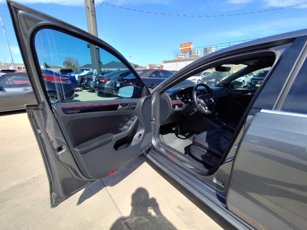 2017 Volkswagen Jetta Image 10