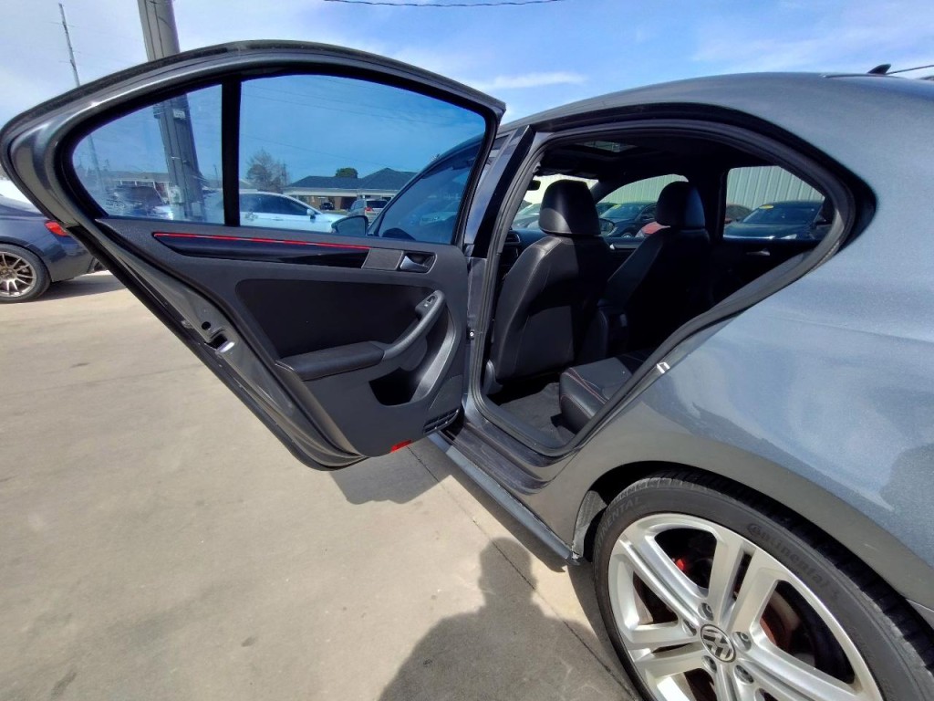 2017 Volkswagen Jetta Image 31