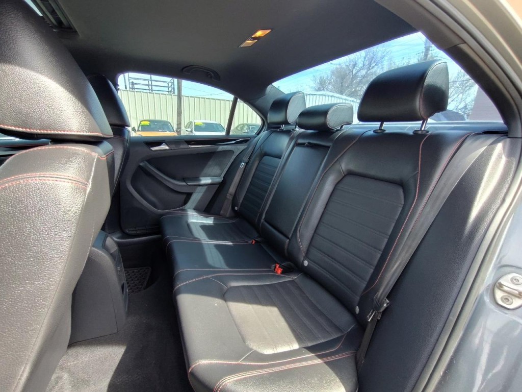 2017 Volkswagen Jetta Image 33