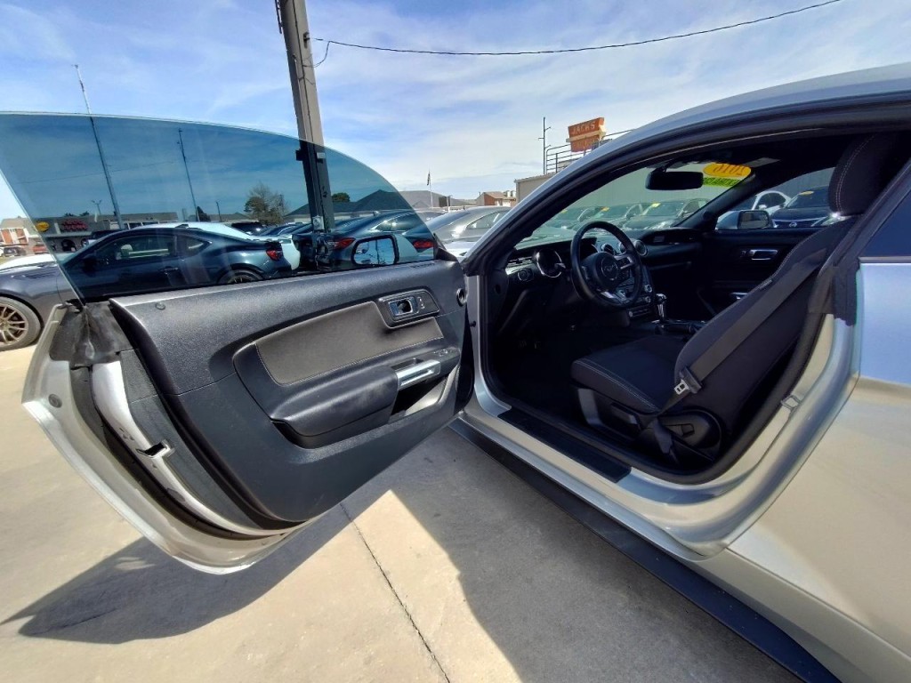 2016 Ford Mustang Image 13