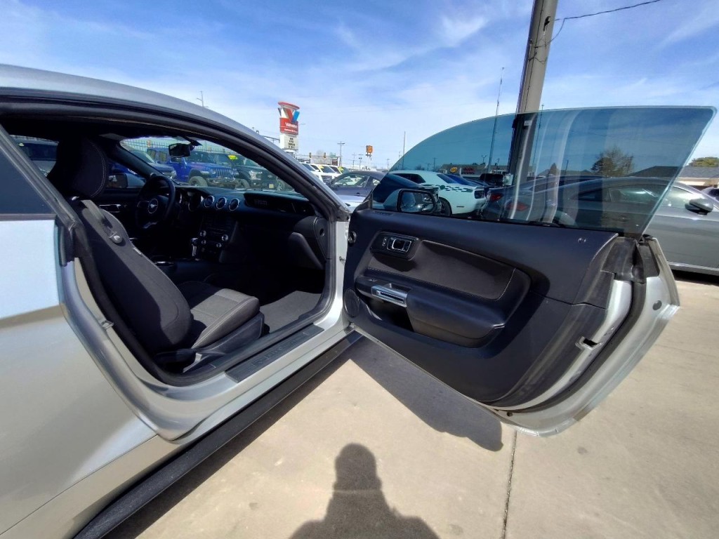 2016 Ford Mustang Image 23