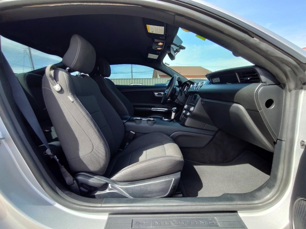 2016 Ford Mustang Image 24