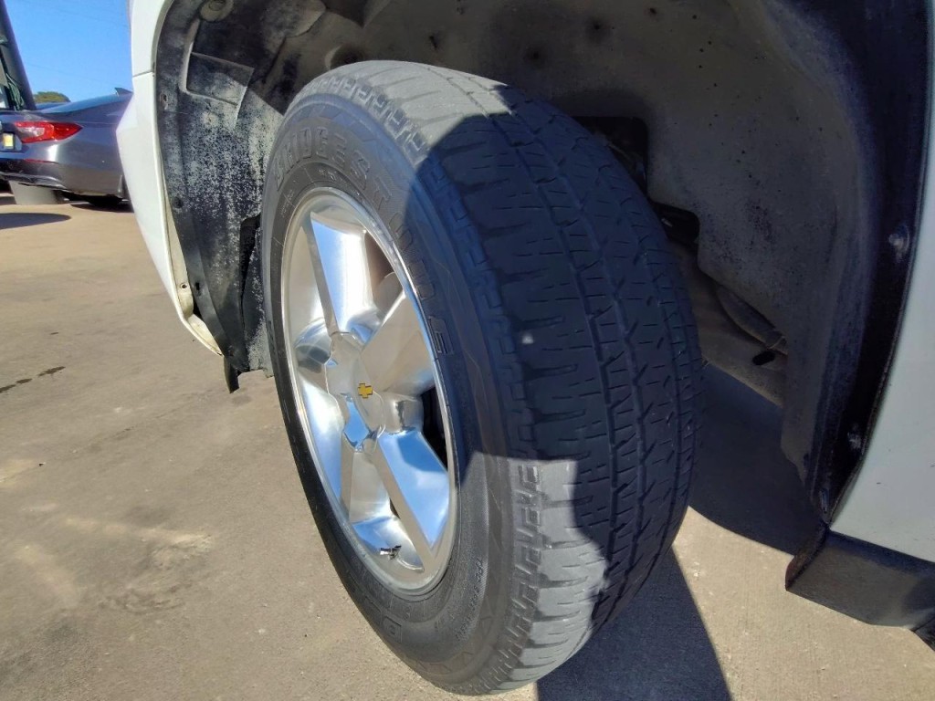 2011 Chevrolet Avalanche Image 10