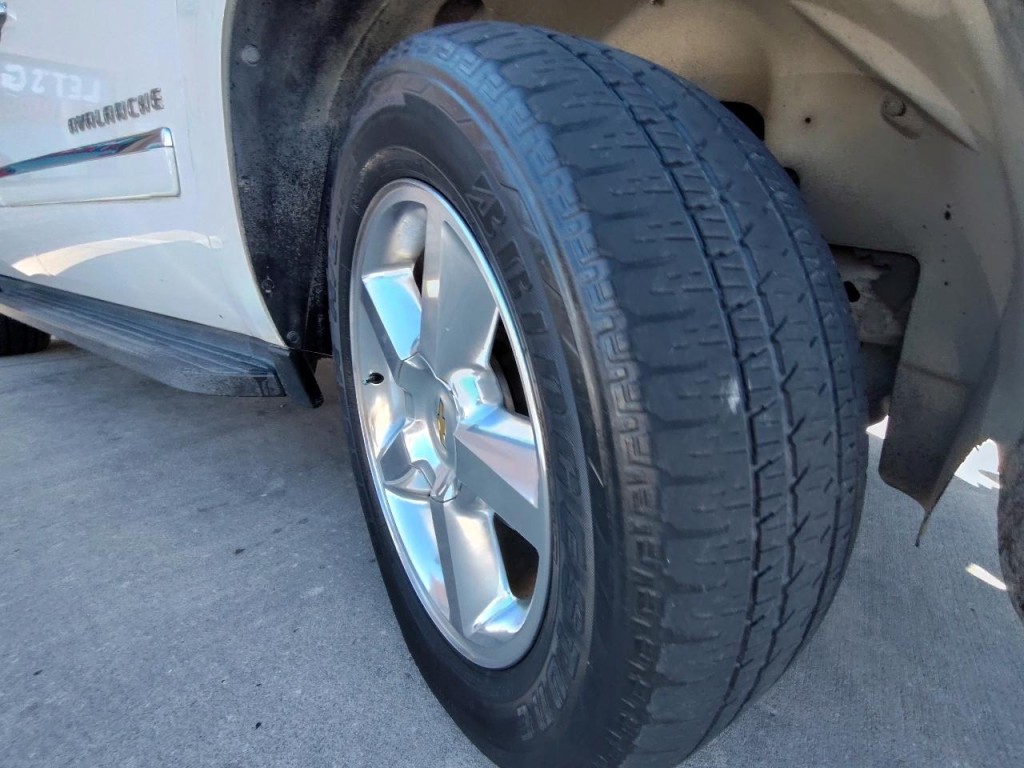 2011 Chevrolet Avalanche Image 11