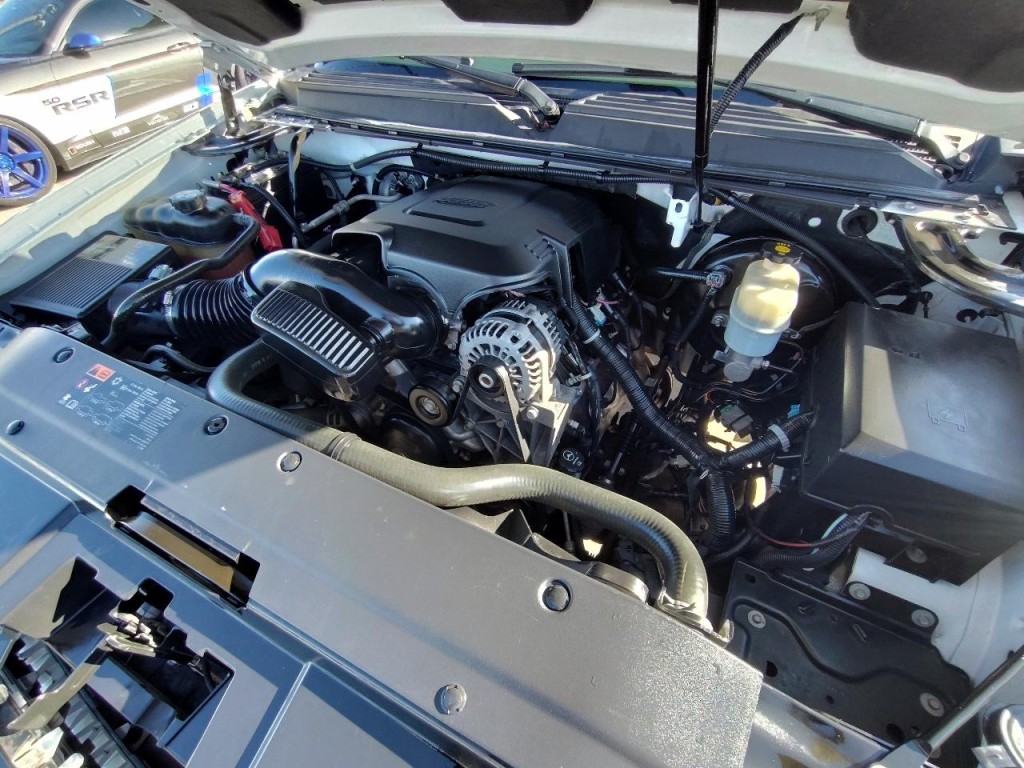 2011 Chevrolet Avalanche Image 12