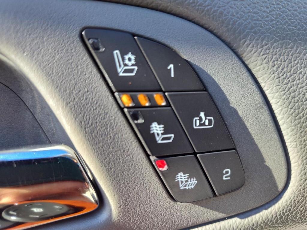 2011 Chevrolet Avalanche Image 17