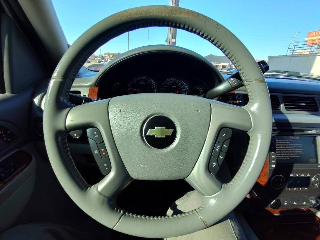 2011 Chevrolet Avalanche Image 19