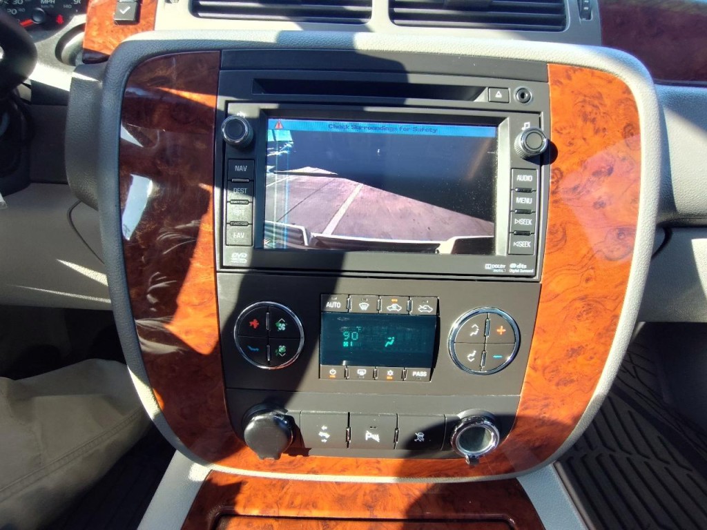 2011 Chevrolet Avalanche Image 23