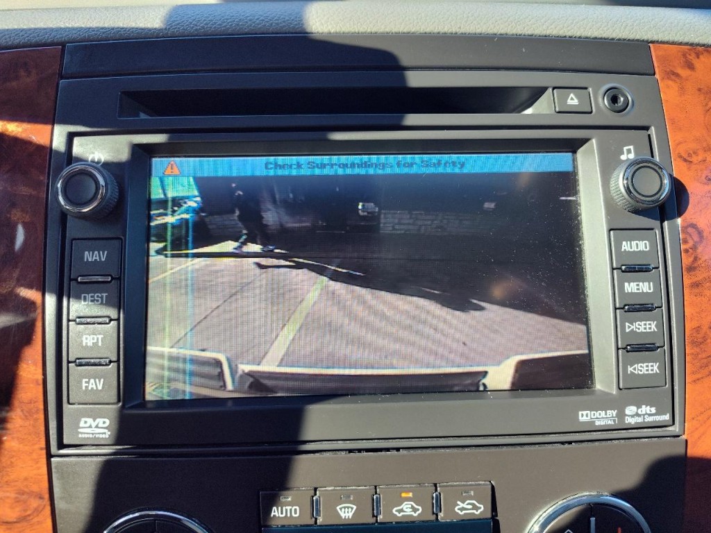 2011 Chevrolet Avalanche Image 24