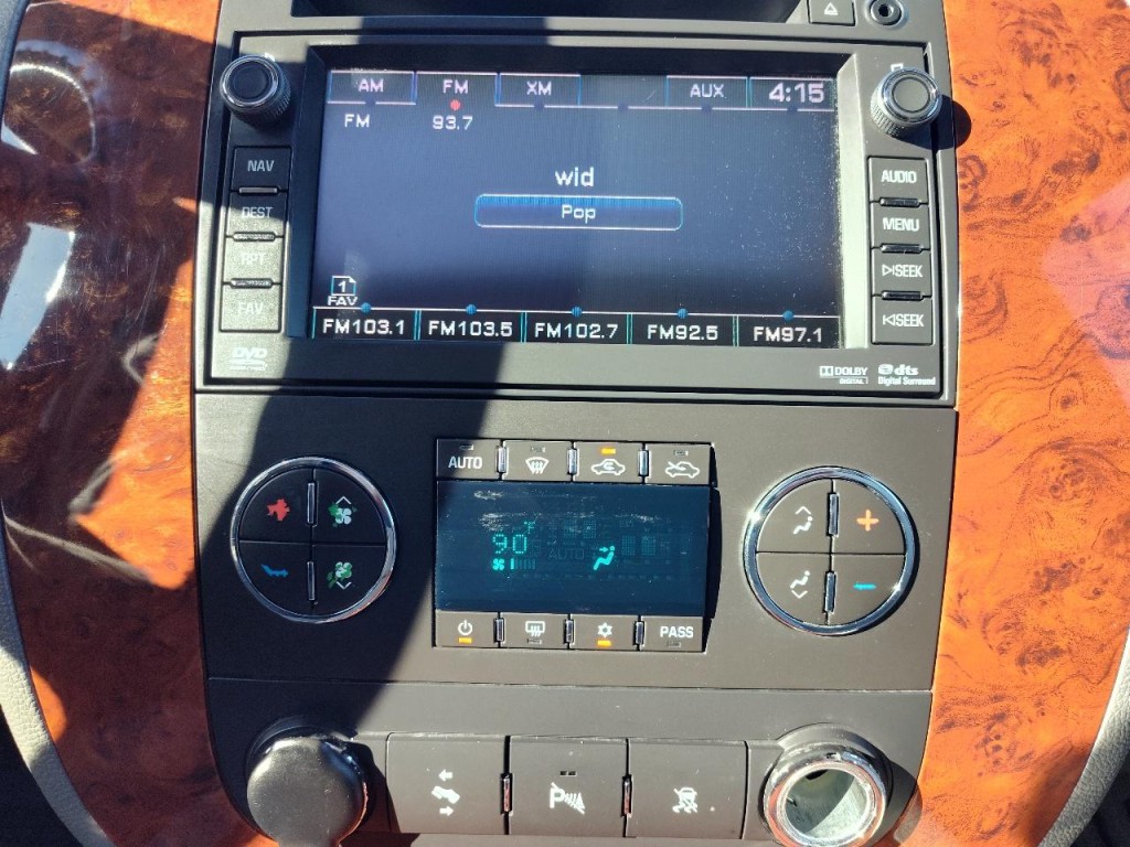 2011 Chevrolet Avalanche Image 28