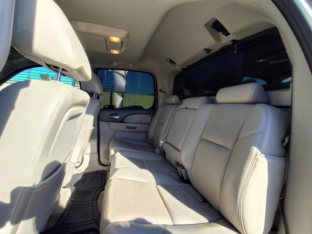 2011 Chevrolet Avalanche Image 31