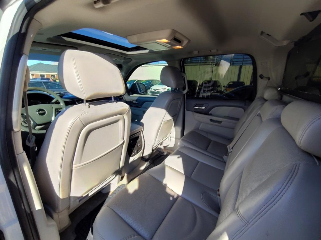 2011 Chevrolet Avalanche Image 32