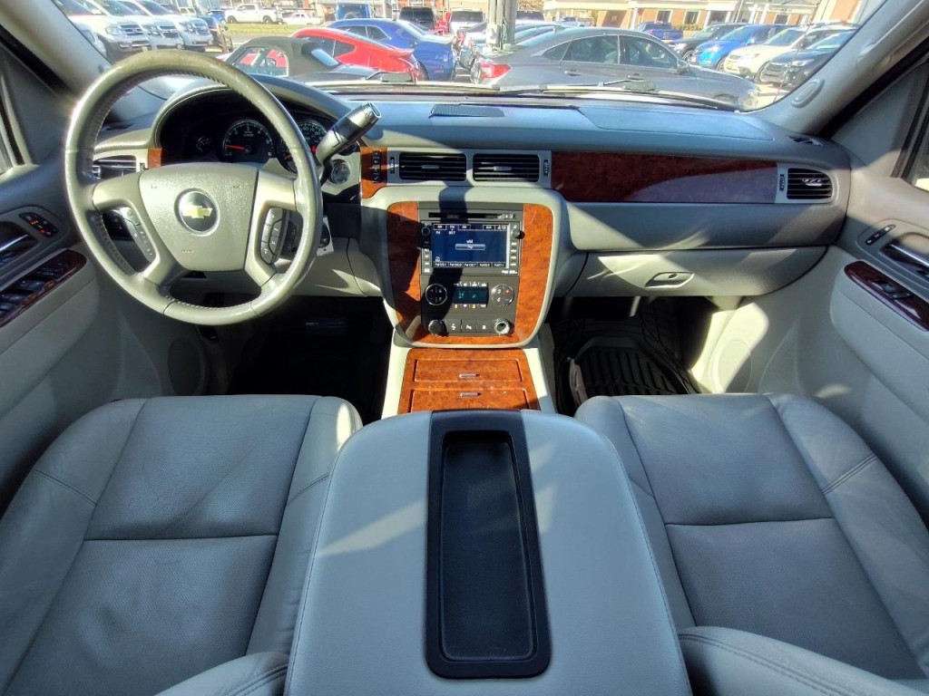 2011 Chevrolet Avalanche Image 33