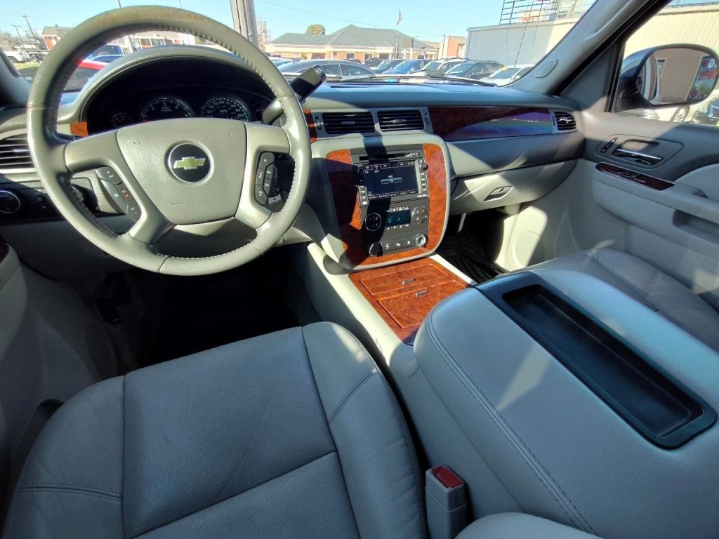 2011 Chevrolet Avalanche Image 34