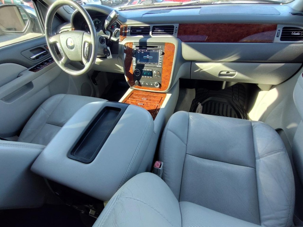 2011 Chevrolet Avalanche Image 35