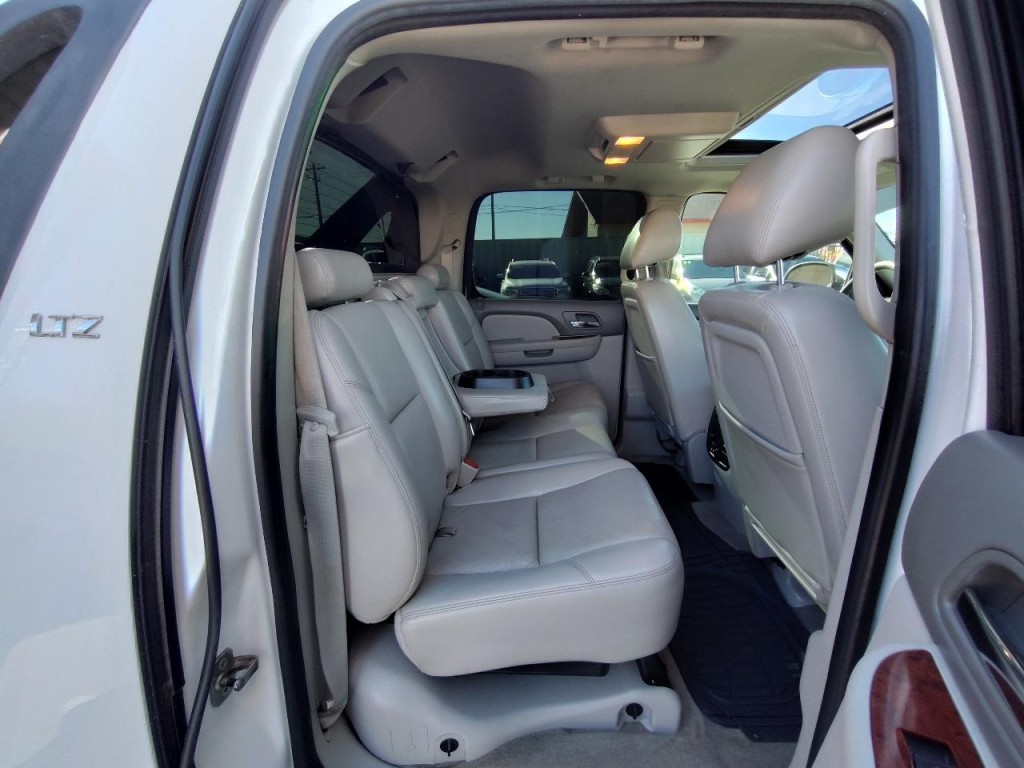 2011 Chevrolet Avalanche Image 37