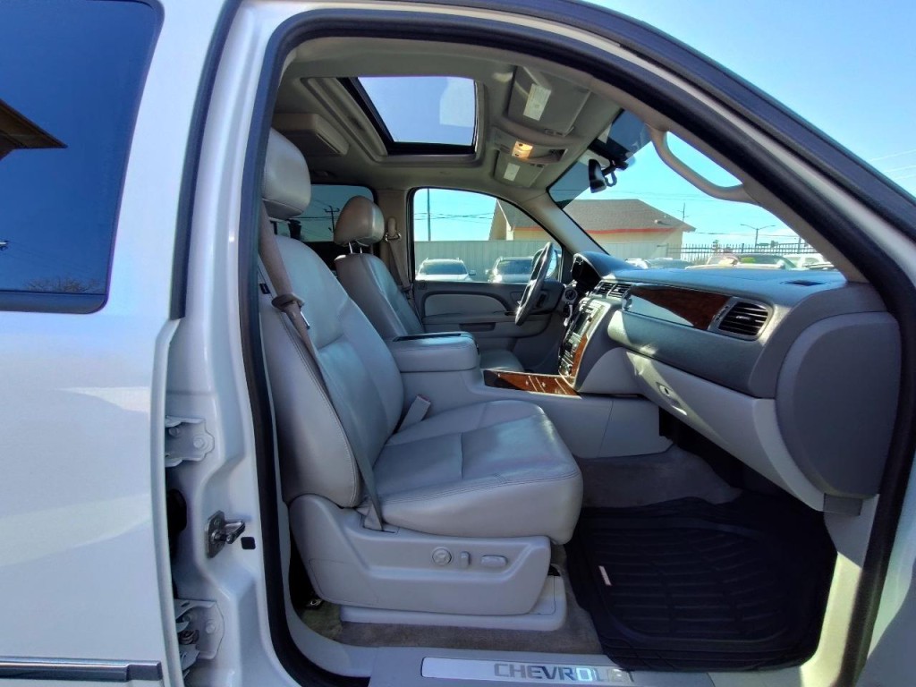 2011 Chevrolet Avalanche Image 41