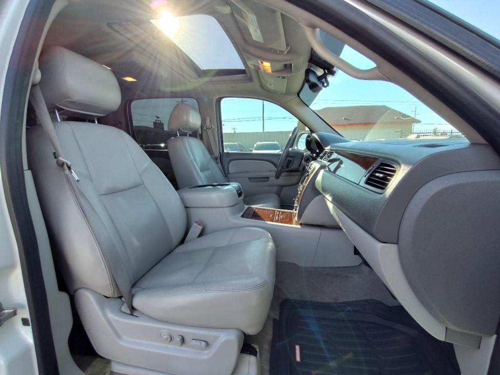 2011 Chevrolet Avalanche Image 42