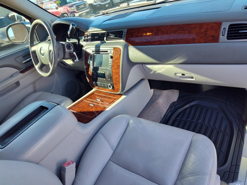 2011 Chevrolet Avalanche Image 43