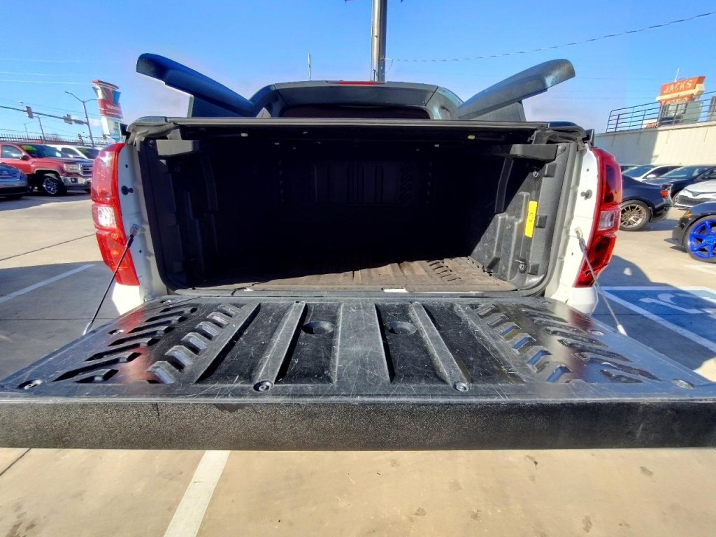 2011 Chevrolet Avalanche Image 44