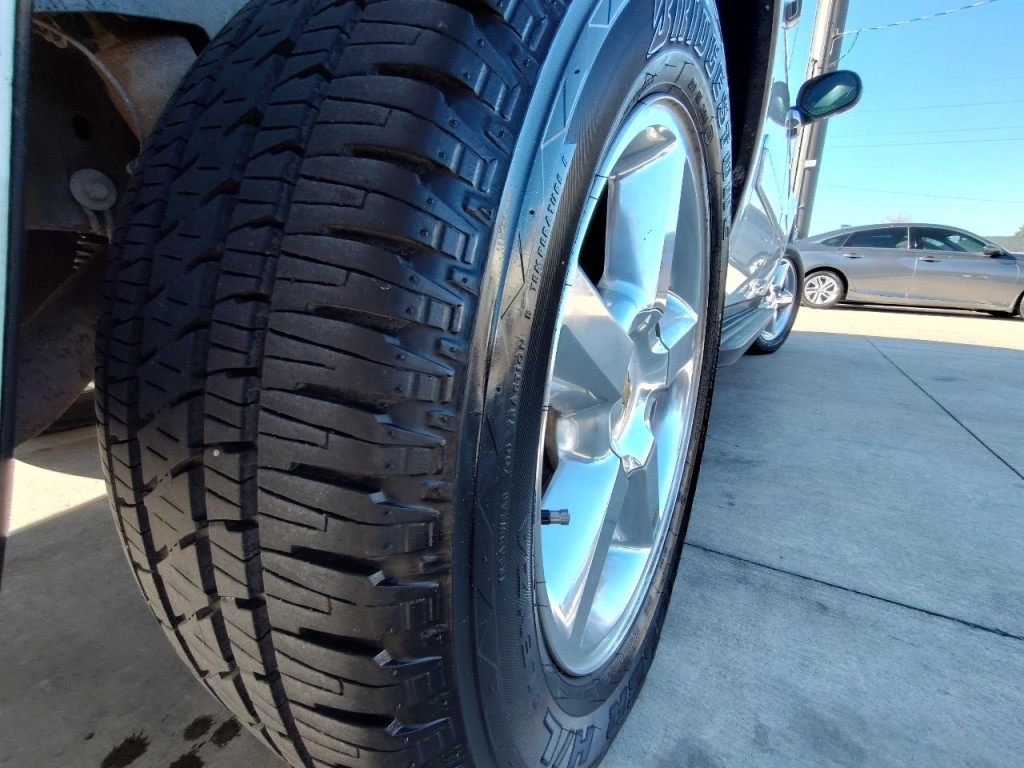 2011 Chevrolet Avalanche Image 45