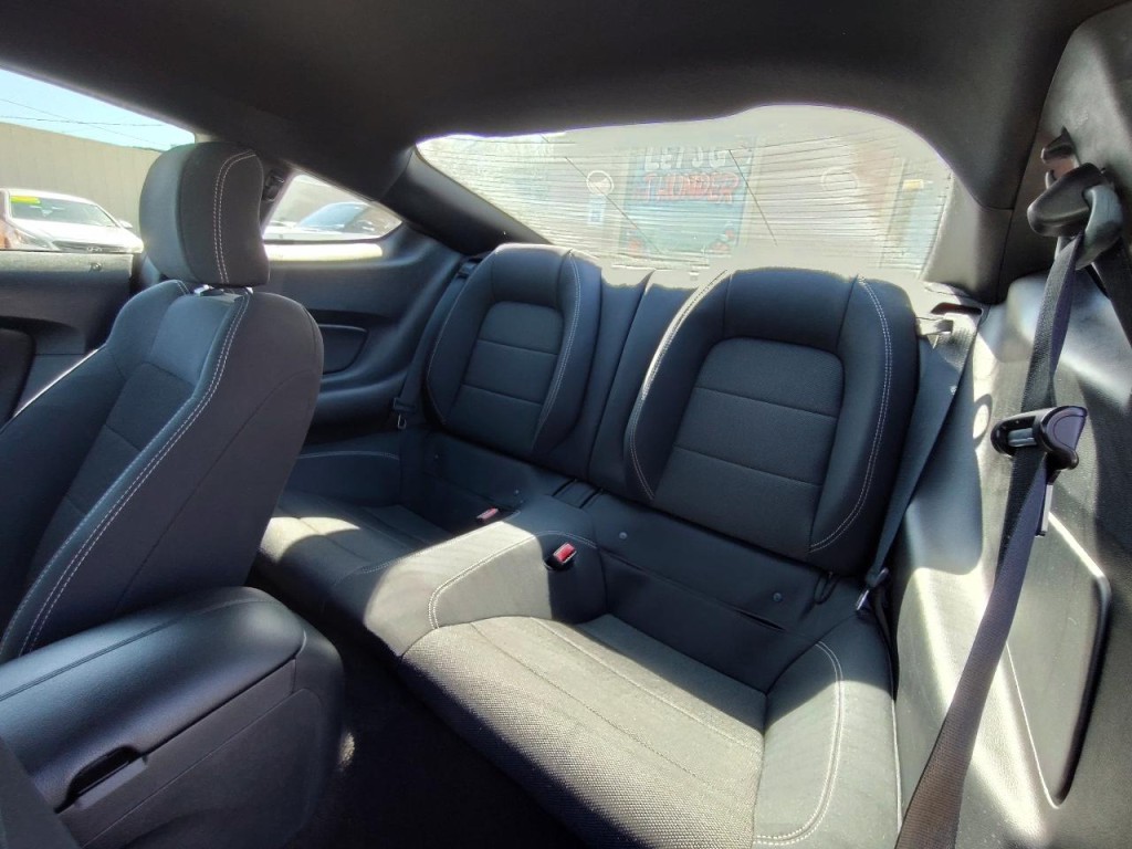 2017 Ford Mustang Image 25