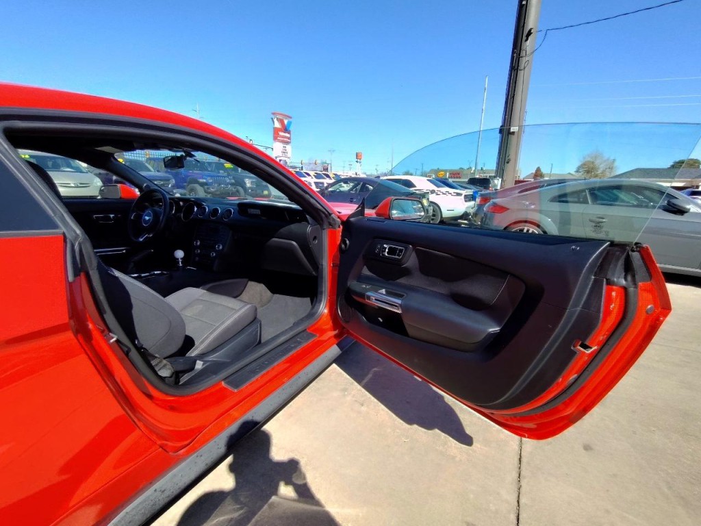 2017 Ford Mustang Image 26