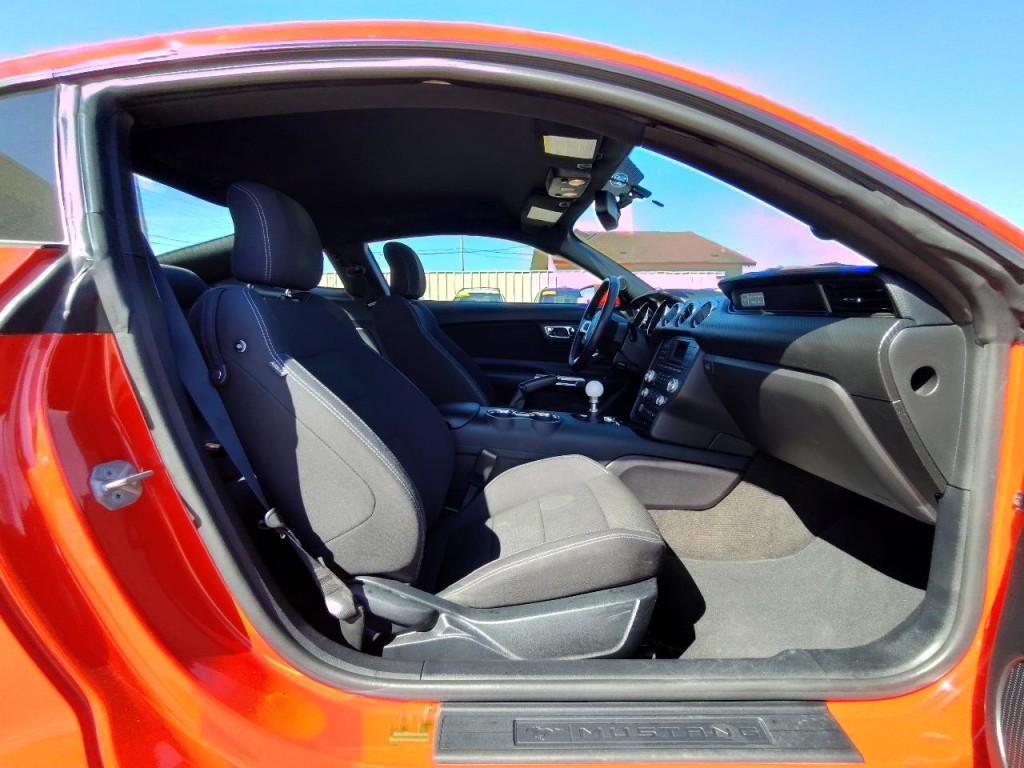 2017 Ford Mustang Image 27