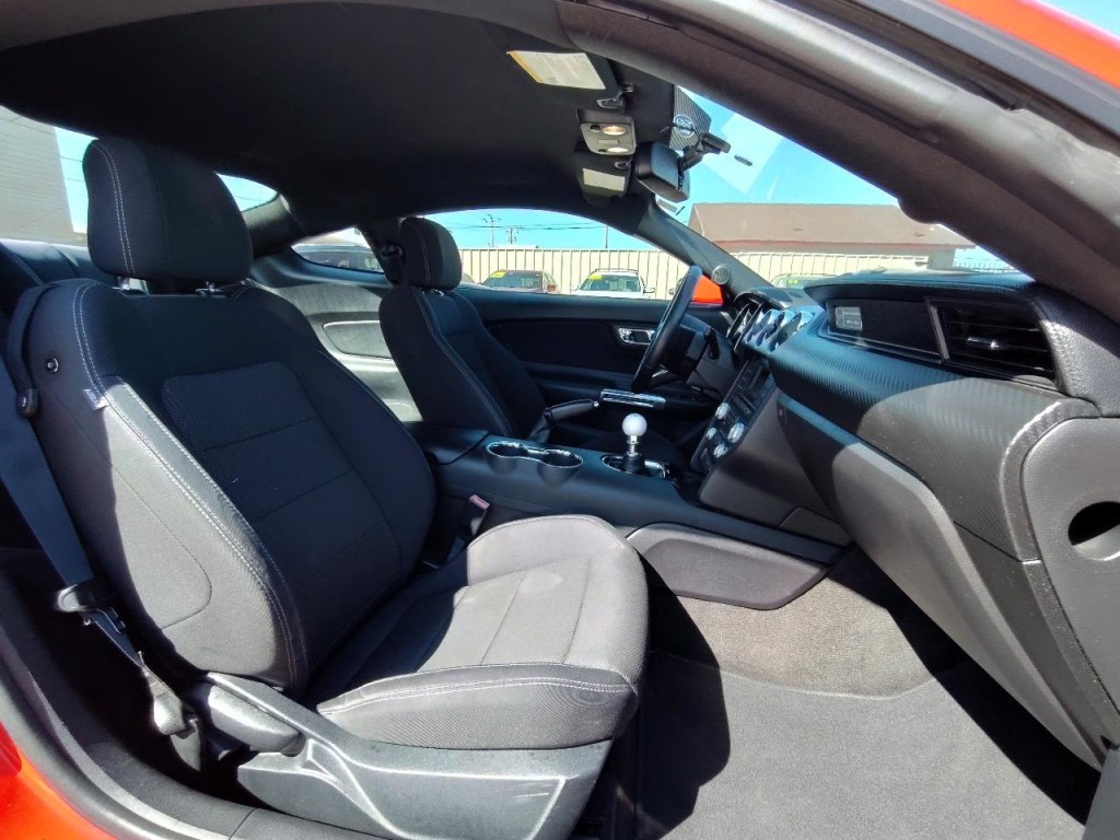 2017 Ford Mustang Image 28