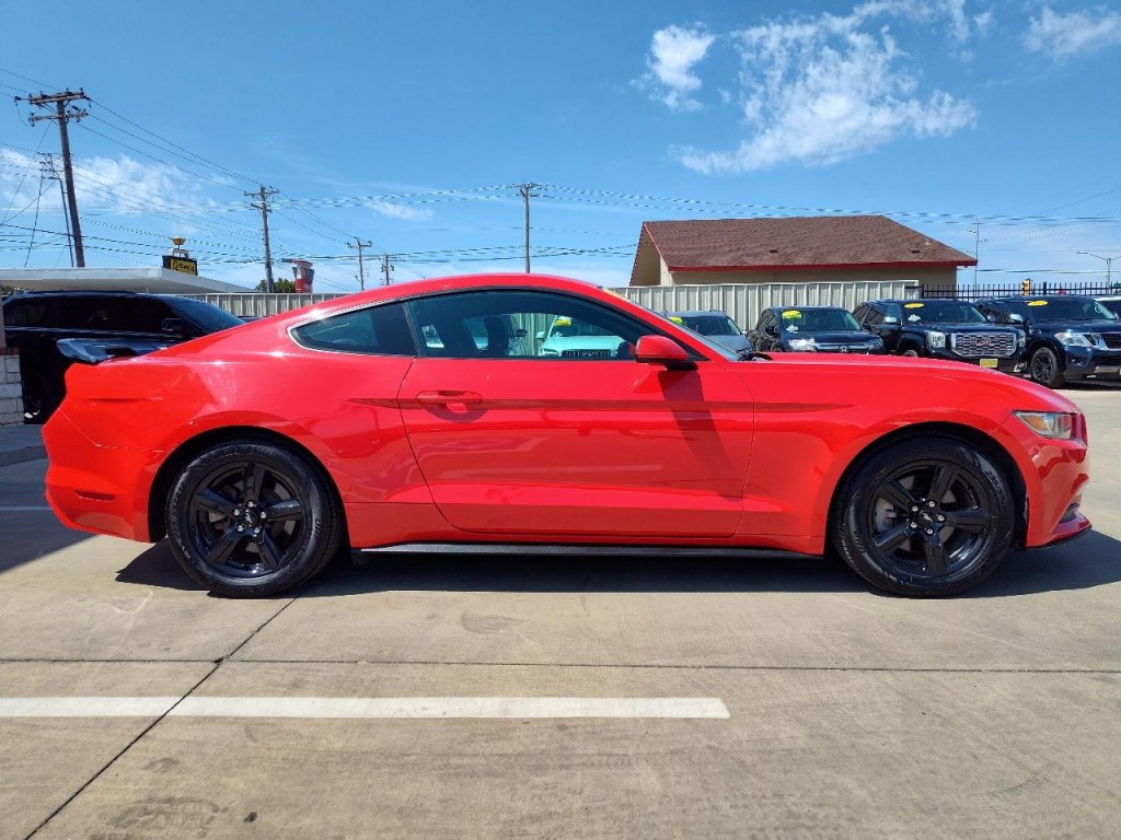 2017 Ford Mustang Image 3