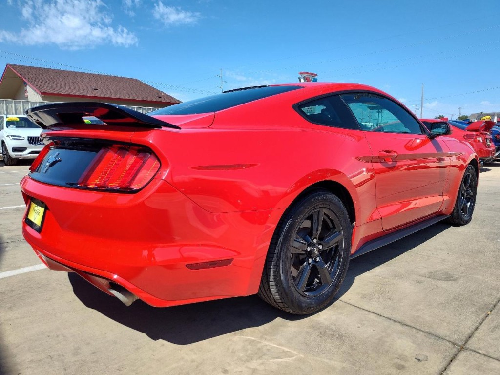 2017 Ford Mustang Image 4