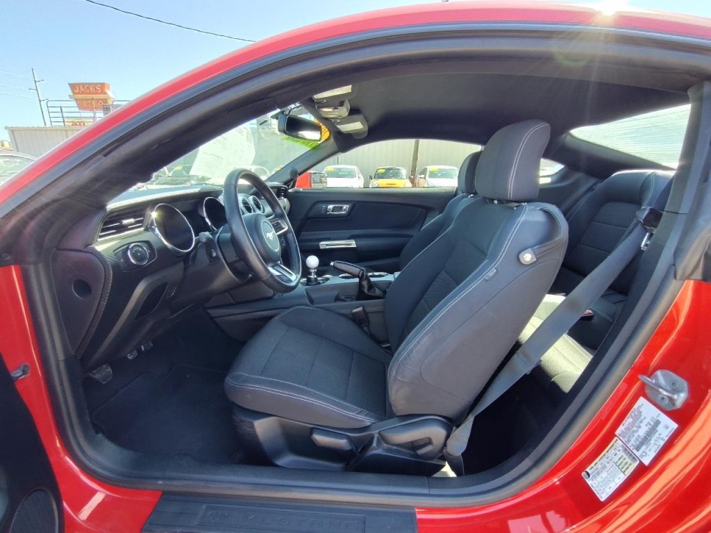 2017 Ford Mustang Image 11