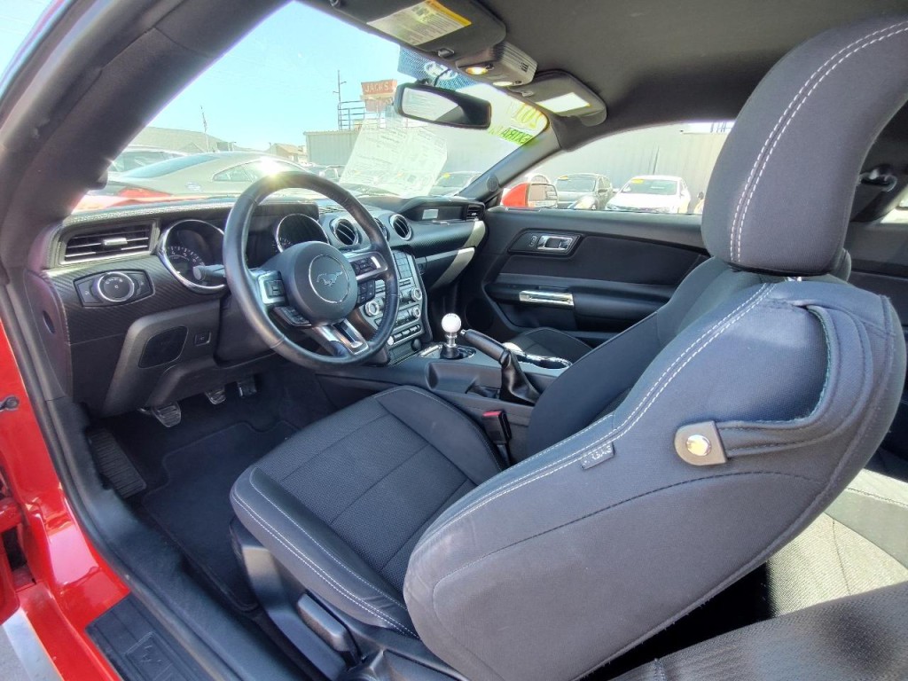 2017 Ford Mustang Image 13