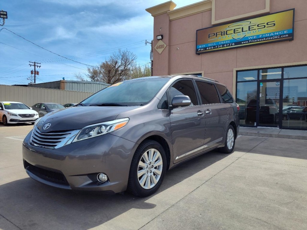 2017 Toyota Sienna Image 8