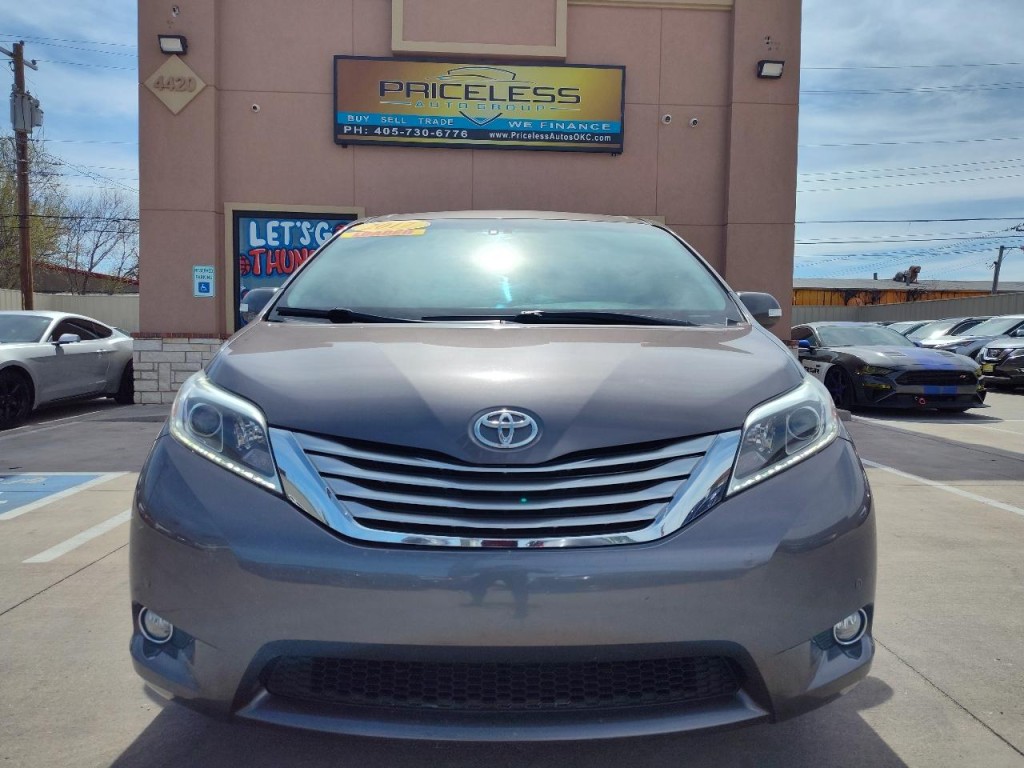 2017 Toyota Sienna Image 9