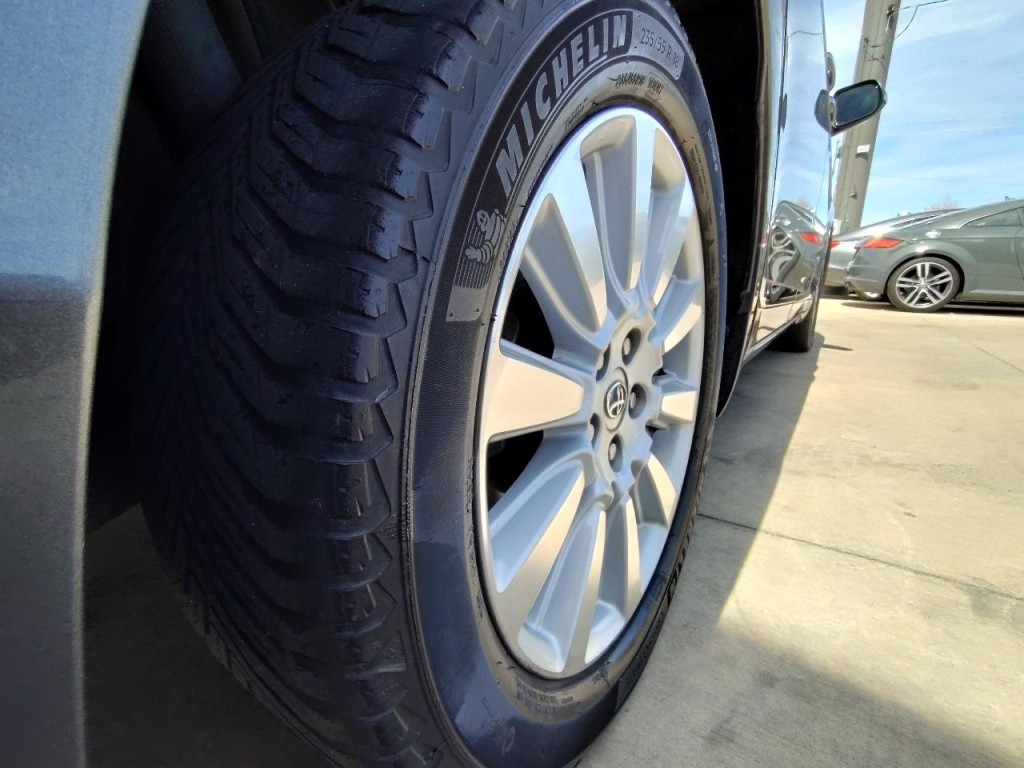 2017 Toyota Sienna Image 10
