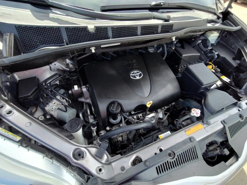 2017 Toyota Sienna Image 12