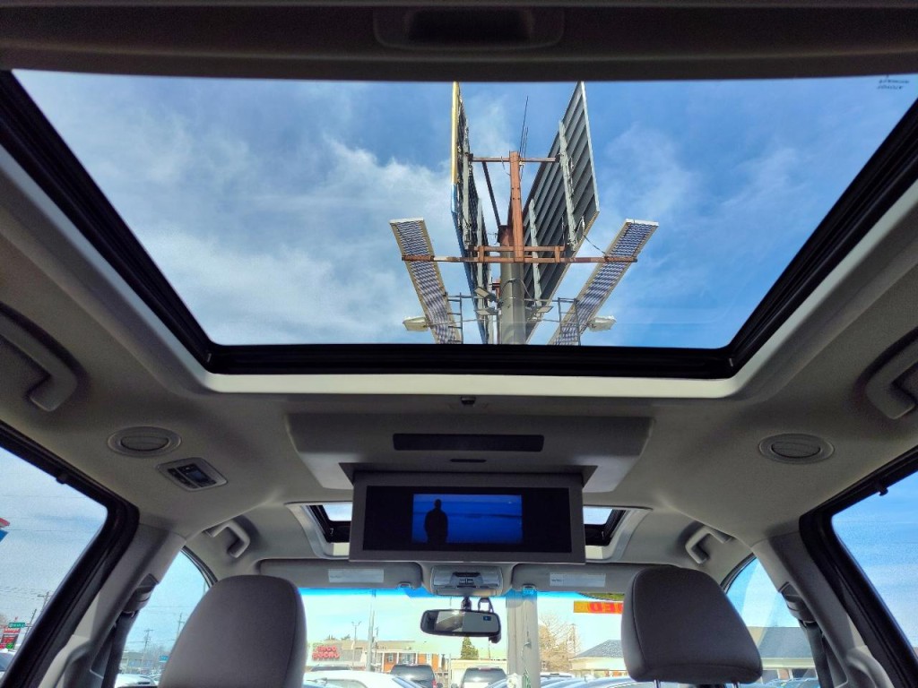 2017 Toyota Sienna Image 37